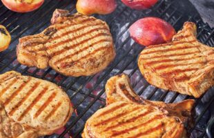 How to Grill Pork Chops on Charcoal